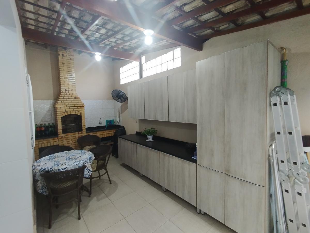 Casa à venda com 3 quartos, 150m² - Foto 2