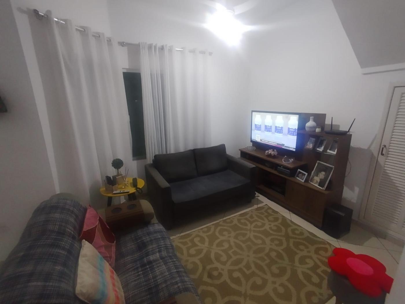 Casa à venda com 3 quartos, 210m² - Foto 2