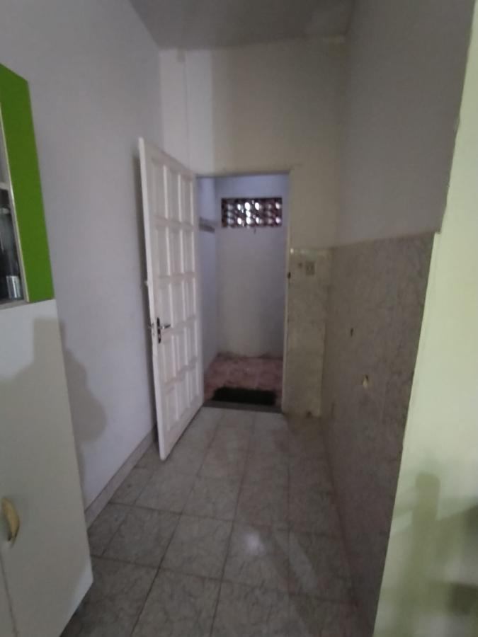 Casa para alugar com 2 quartos, 250m² - Foto 18