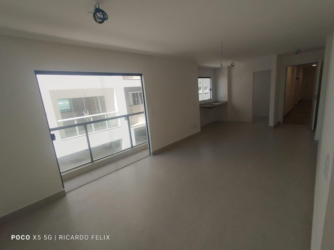 Apartamento à venda com 3 quartos, 97m² - Foto 2